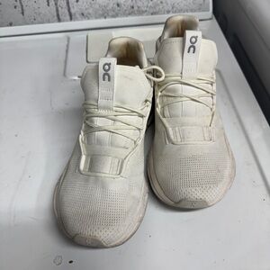 On Running Cloudnova Women’s Shoes (Size 7)